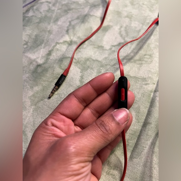 Black and Red Beats By Dr. Dre UrBeats3 Wired In-Ear Headphones w/ 3.5mm Plug - Picture 5 of 5